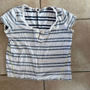 We The Free short sleeved cotton tee Top, sz XS. Darker colors on inside.